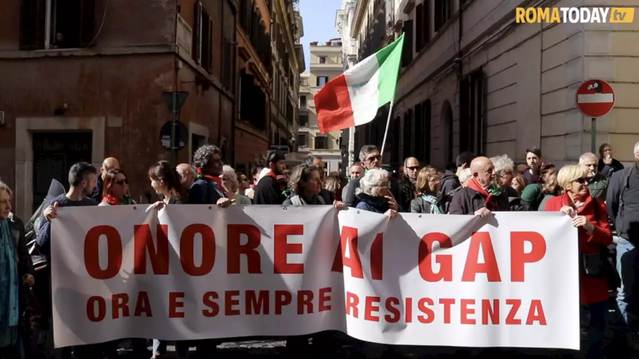 VIDEO | Via Rasella, il flash mob contro il revisionismo del presidente La Russa