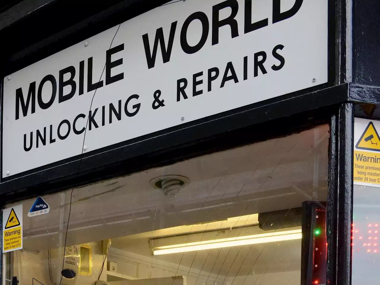 Bridgnorth phone shop owner ordered to pay £6,000 for selling vapes to a minor