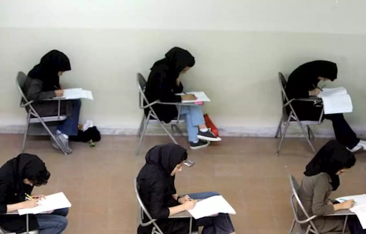 Iran, niente istruzione per le studentesse senza velo a scuola