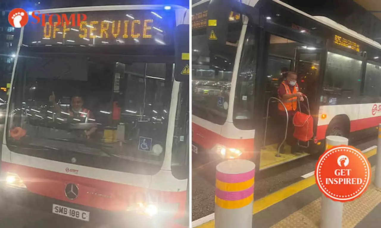 Stomper praises SMRT bus captain for helping elderly commuter carry trolley off bus