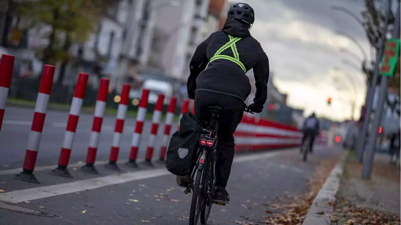 Kritik an Berliner Planung: Wegner will im Einzelfall schmalere Radwege