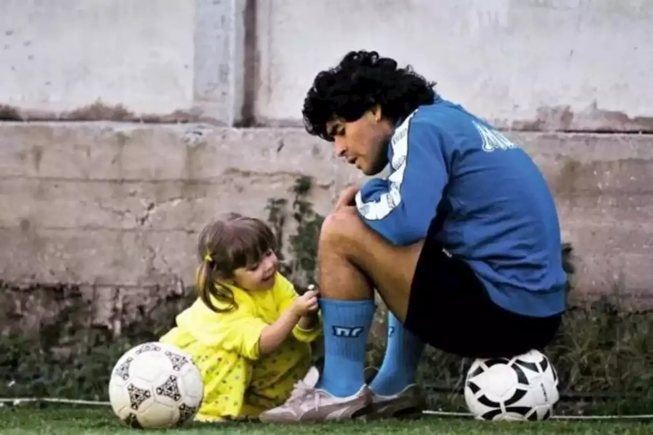 Dalma Maradona cumple 36 años: la historia de la icónica foto de las margaritas con Diego