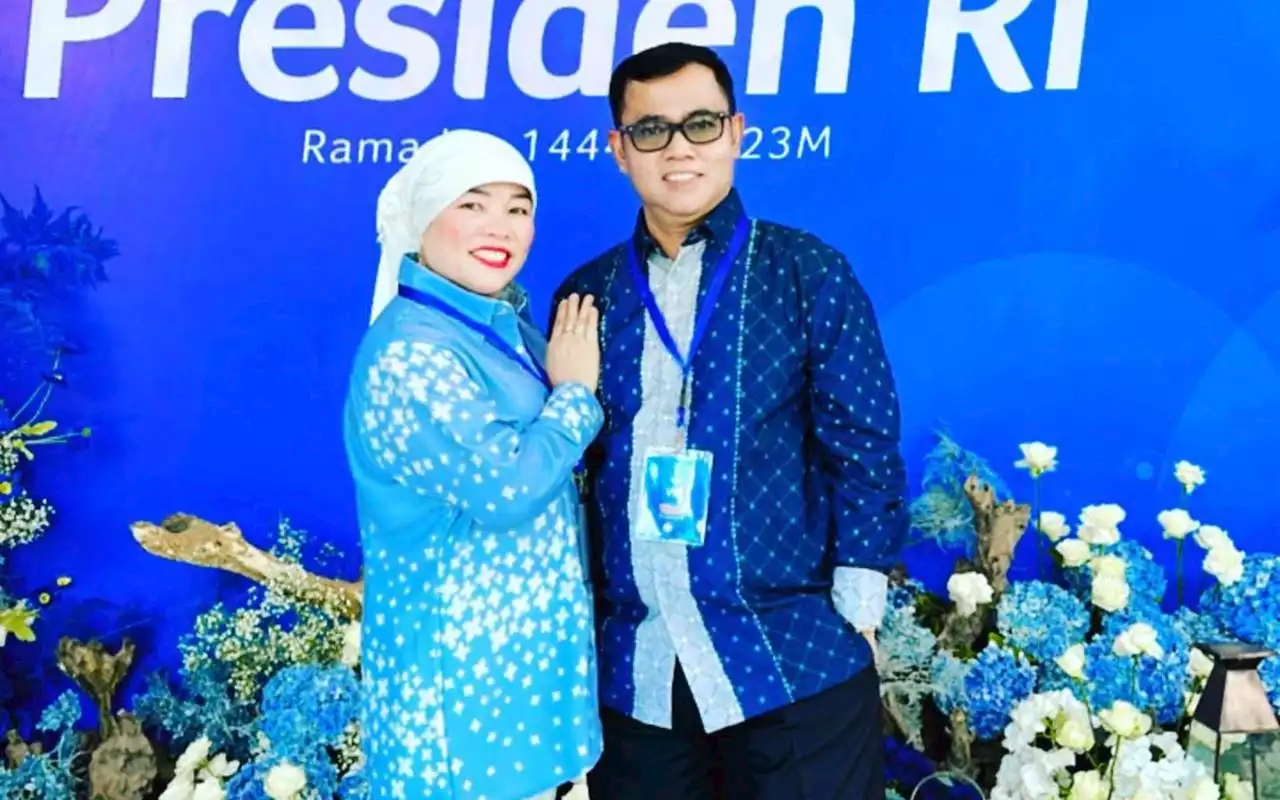 Haji Faisal Ayah Fuji An Salami Presiden Joko Widodo, Oma Dewi Cantik Berkelas Bak Istri Pejabat