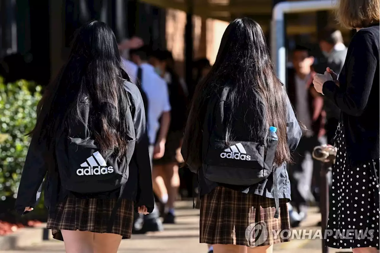 호주 공립 중고등학교, 교내 휴대전화 사용금지 확산 | 연합뉴스