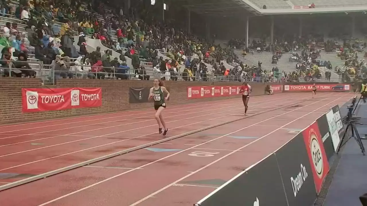 Runners embrace rain during final day of 127th annual Penn Relays