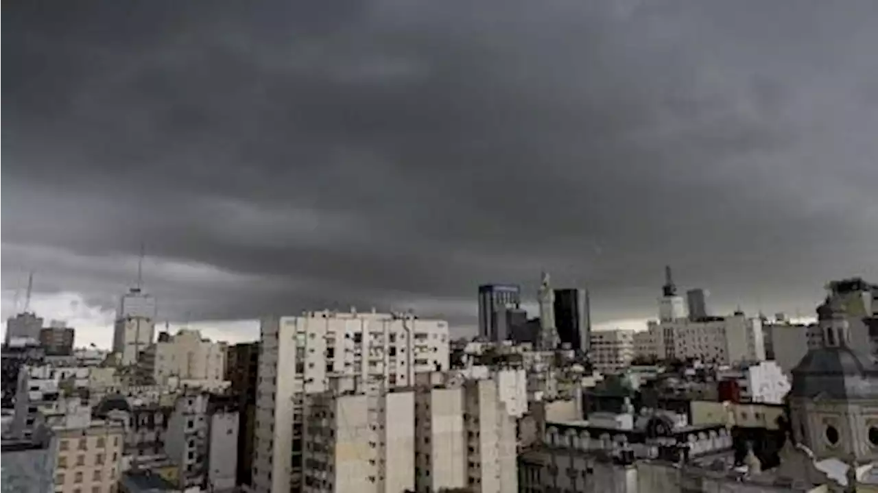 Alertas del SMN por vientos y tormentas en trece provincias y CABA