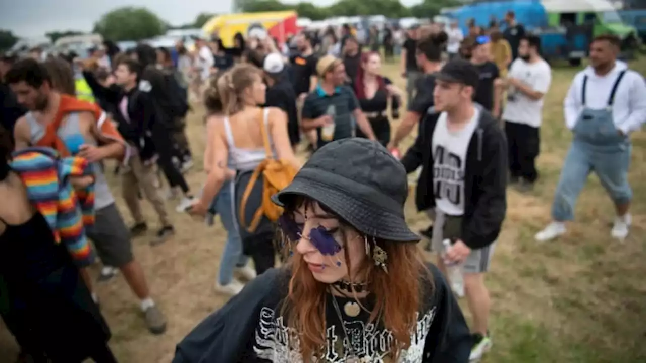 Hérault: près de 2000 fêtards rassemblés pour une rave-party dans un parc éolien