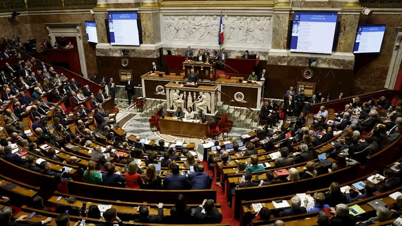 Les députés restent parmi les Français les mieux payés, selon une étude