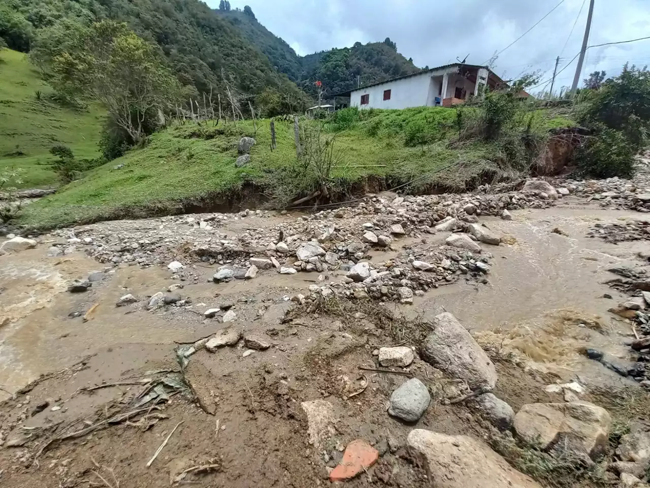 Van 150 familias afectadas por el desbordamiento de la quebrada en Piedecuesta