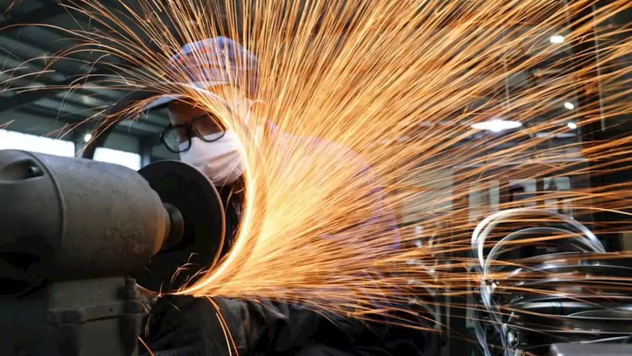 China manufacturing unexpectedly cools in April - official PMI