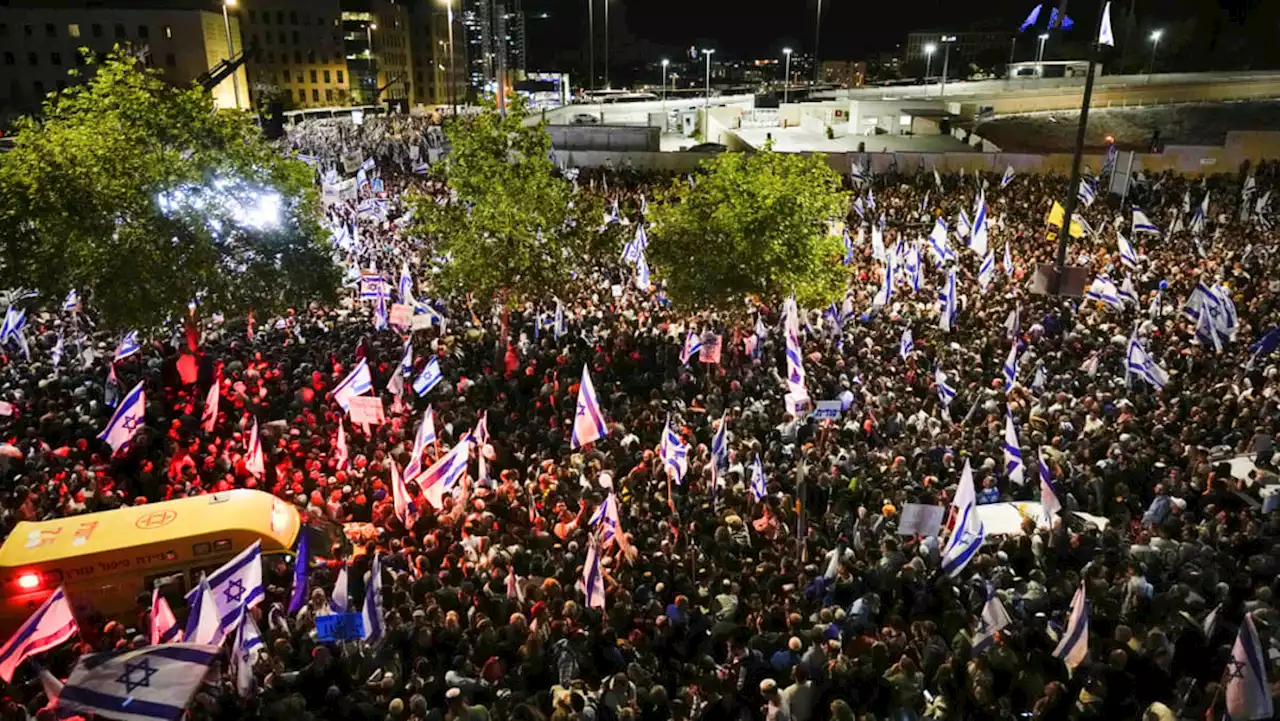 Israeli major disciplined for wearing uniform to political protest