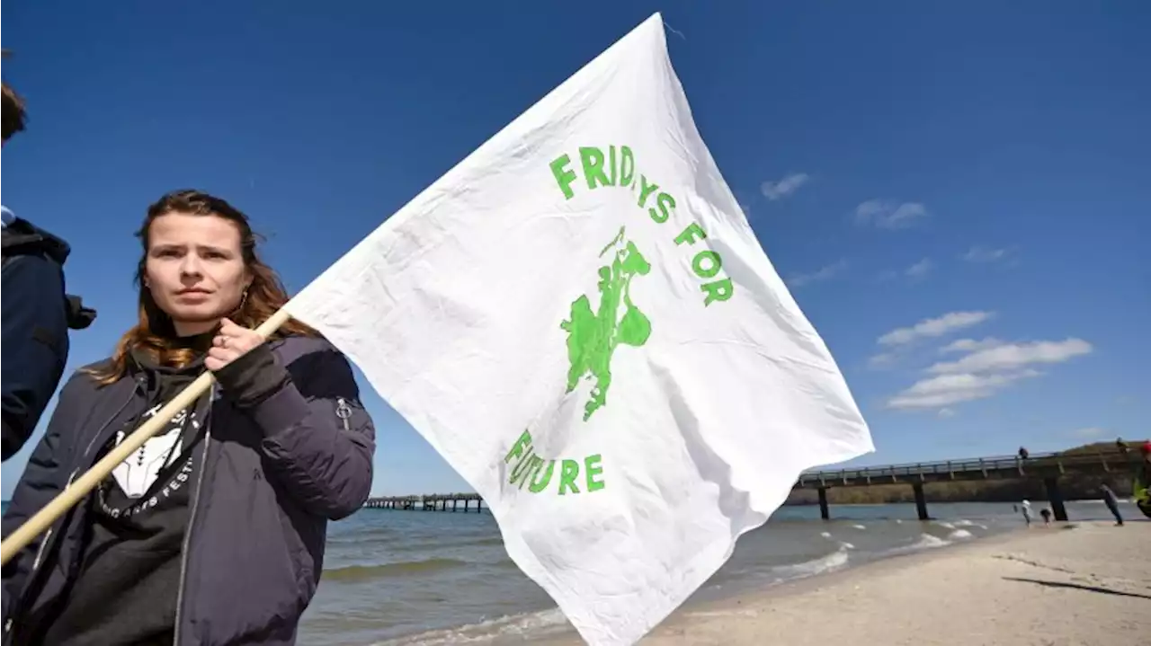 Demonstration auf Rügen gegen LNG - Luisa Neubauer dabei