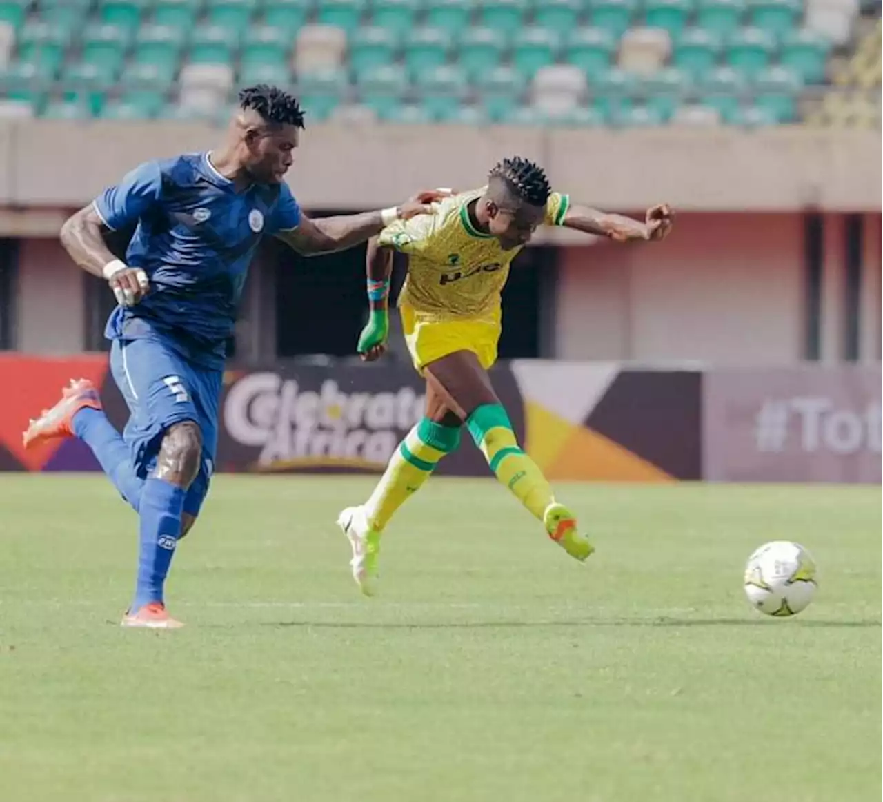 Rivers United bus burgled, sprayed with toxic chemical by Young Africans' fans