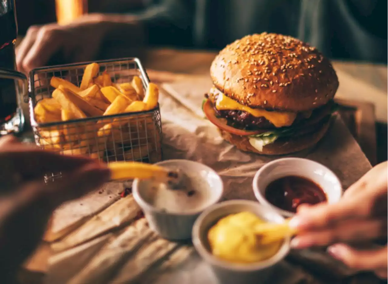 7 Signs You’re at a Top-Quality Burger Joint, According to Chefs