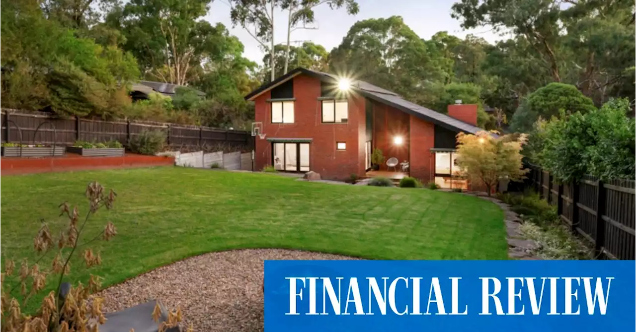 Rising demand pushes Melbourne house $400,000 above reserve