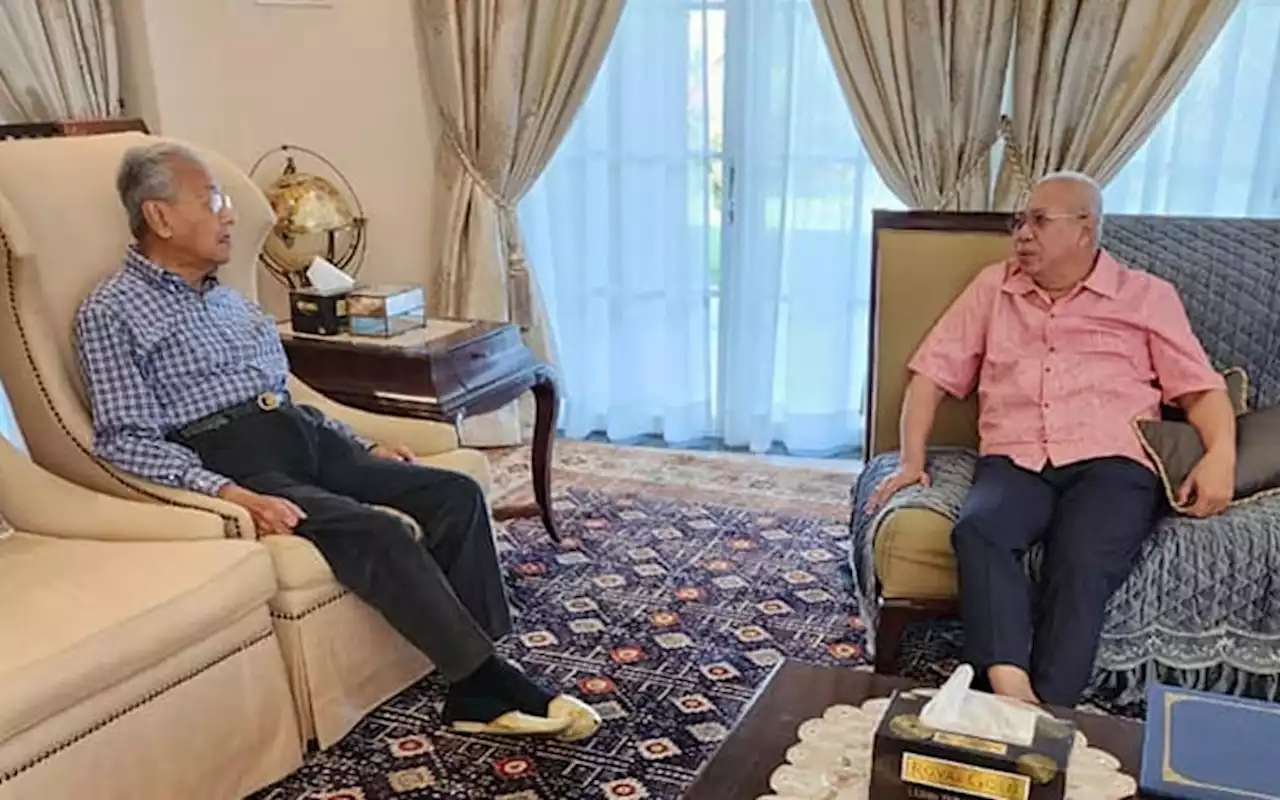 Annuar Musa meets Dr M on strengthening Malay unity