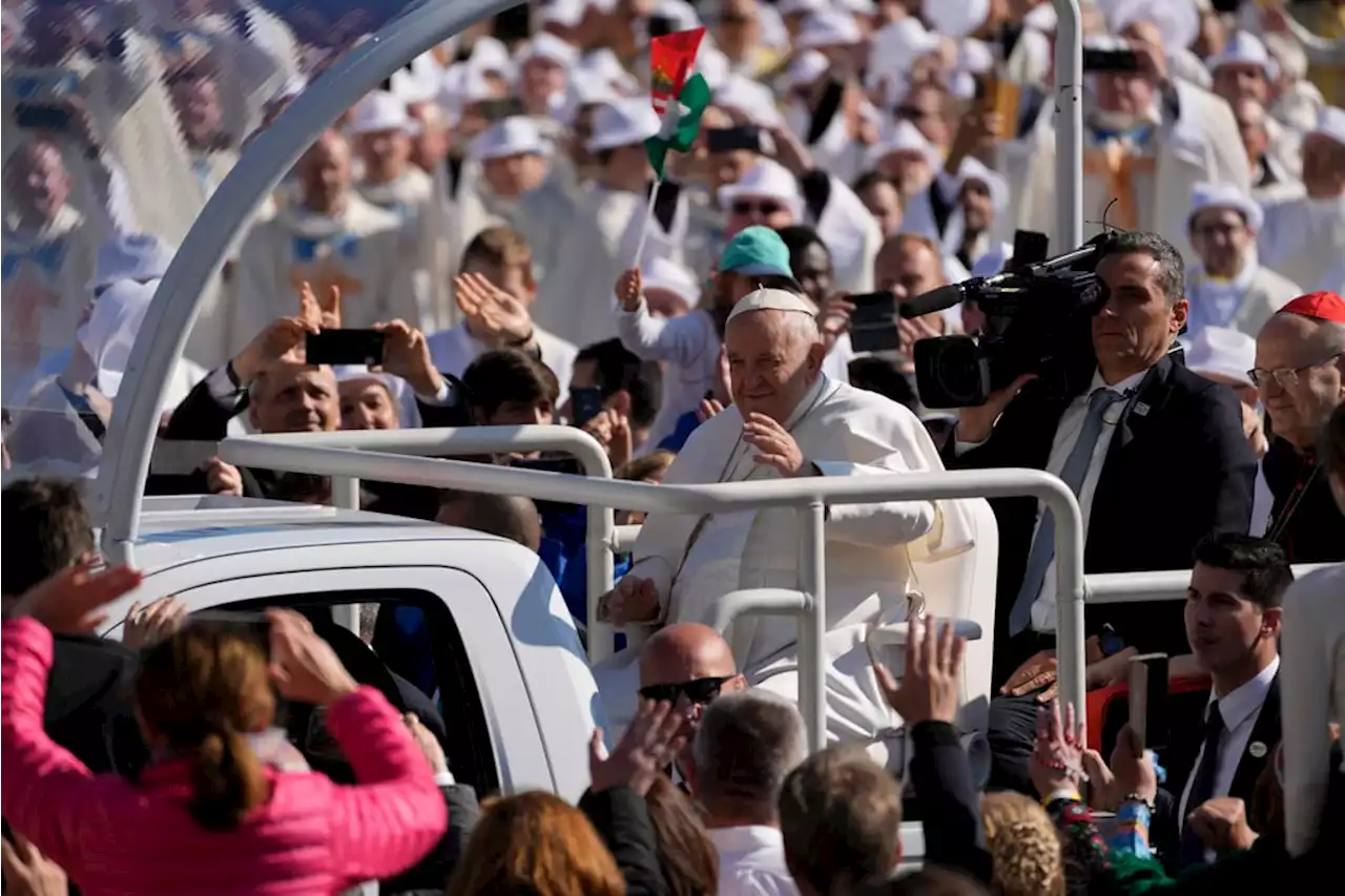 Thousands gather for Pope’s mass in Hungary