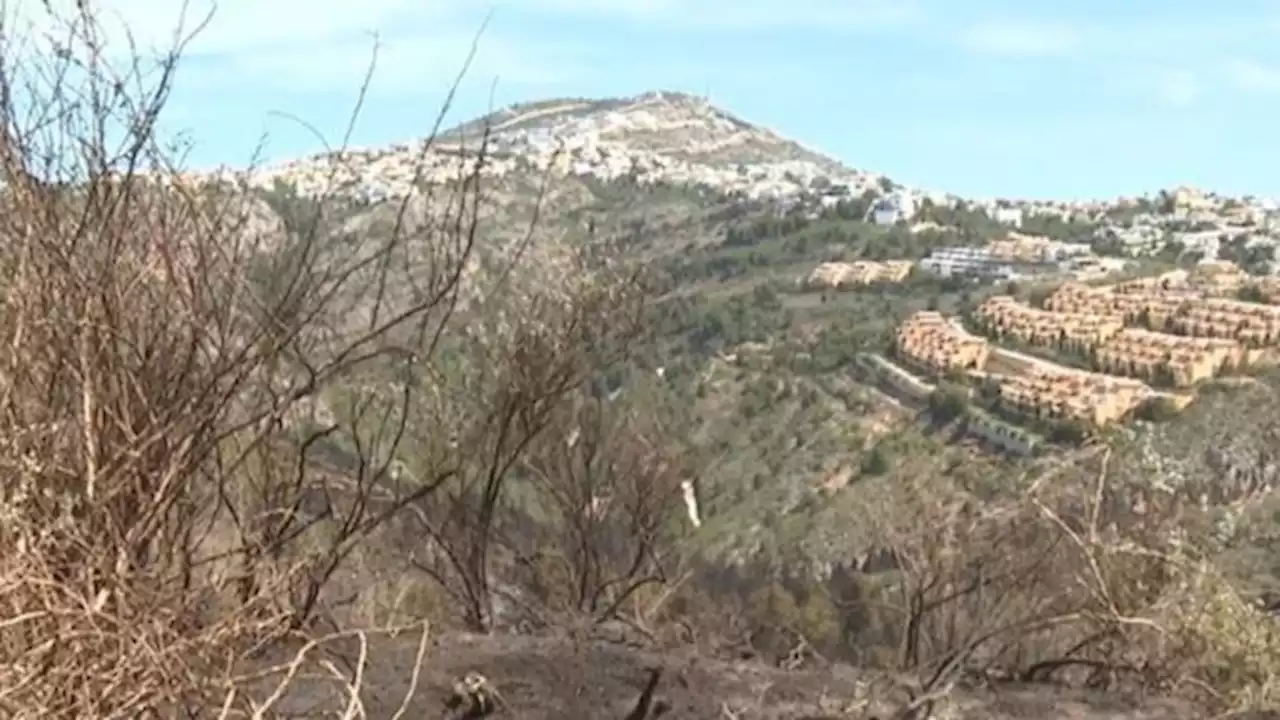 El incendio de Teulada, controlado tras quemar 18 hectáreas: 120 vecinos han tenido que ser desalojados