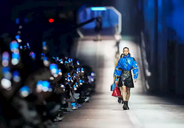 Chloë Moretz Wears Skirt Suit for Louis Vuitton Pre-Fall 2023 Show – WWD