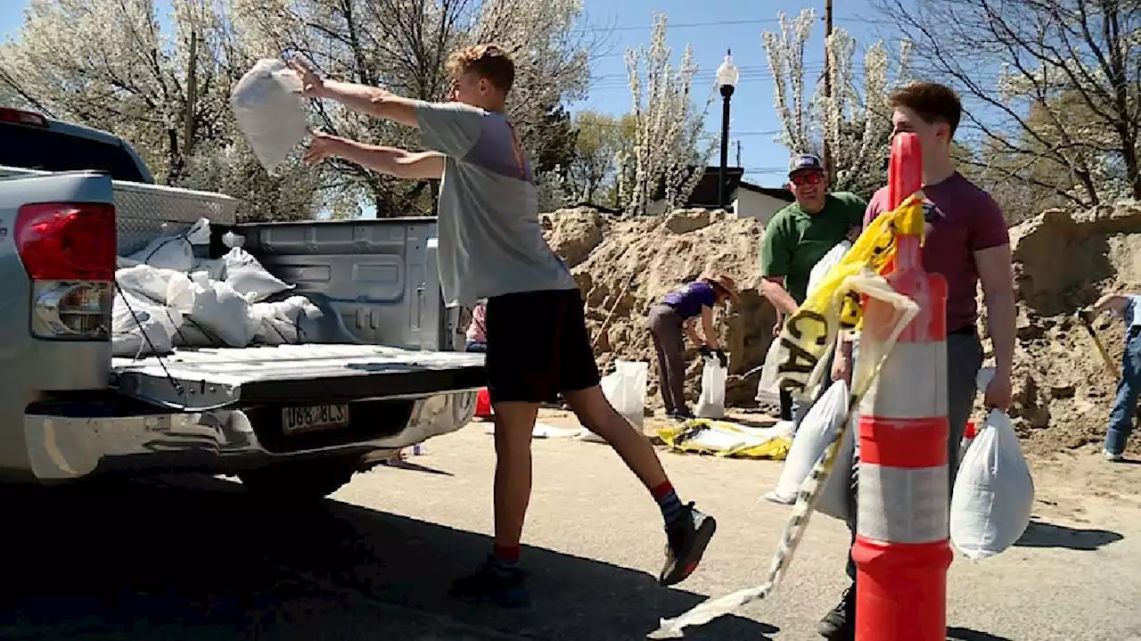 Tens of thousands of sandbags filled during big volunteer event at Murray Park