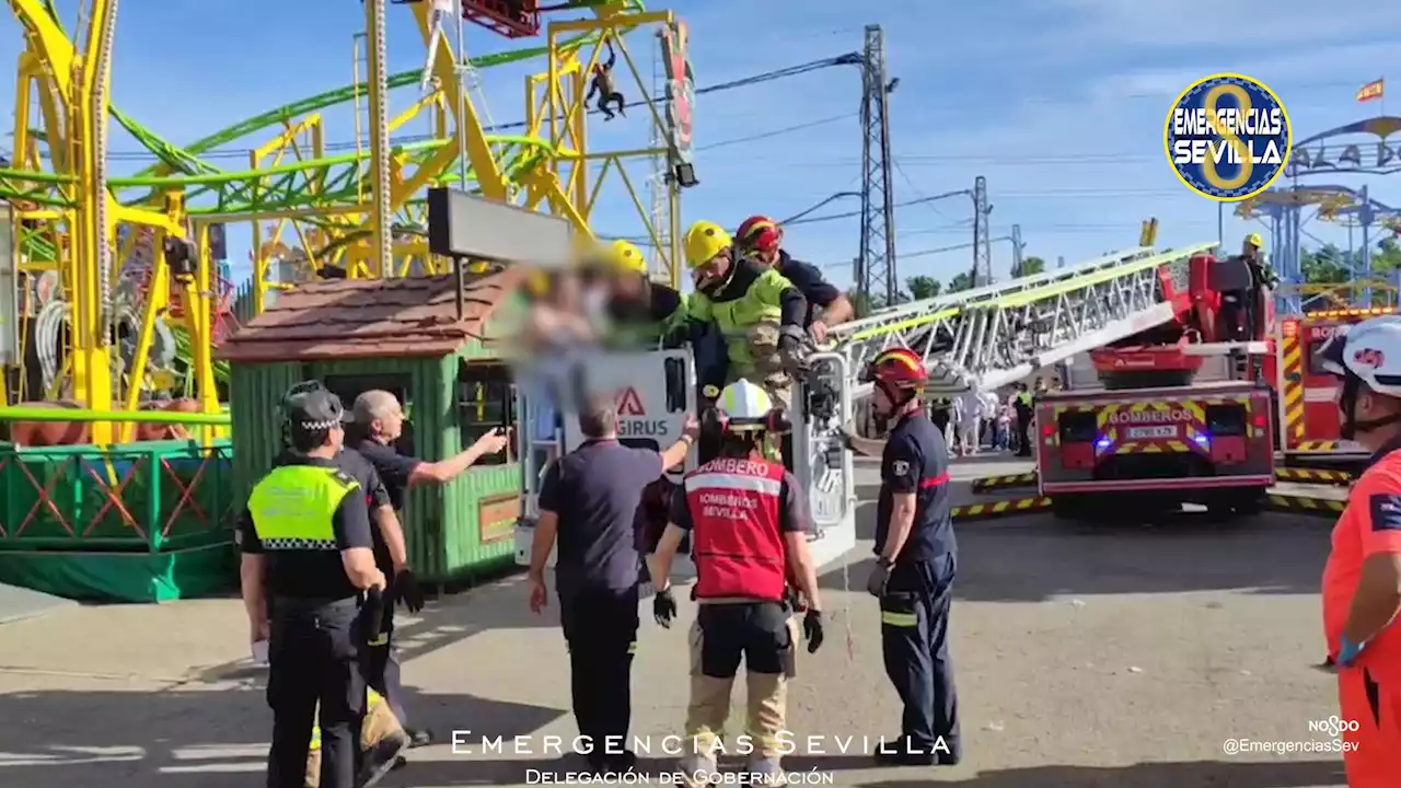 Evacuada una veintena de personas de una atracción de la Feria que se quedó parada