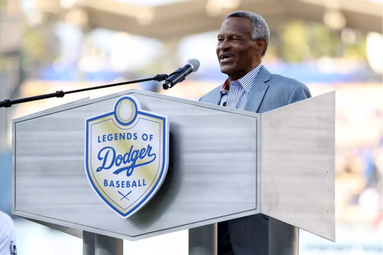 Manny Mota joins Dodger ‘legends’