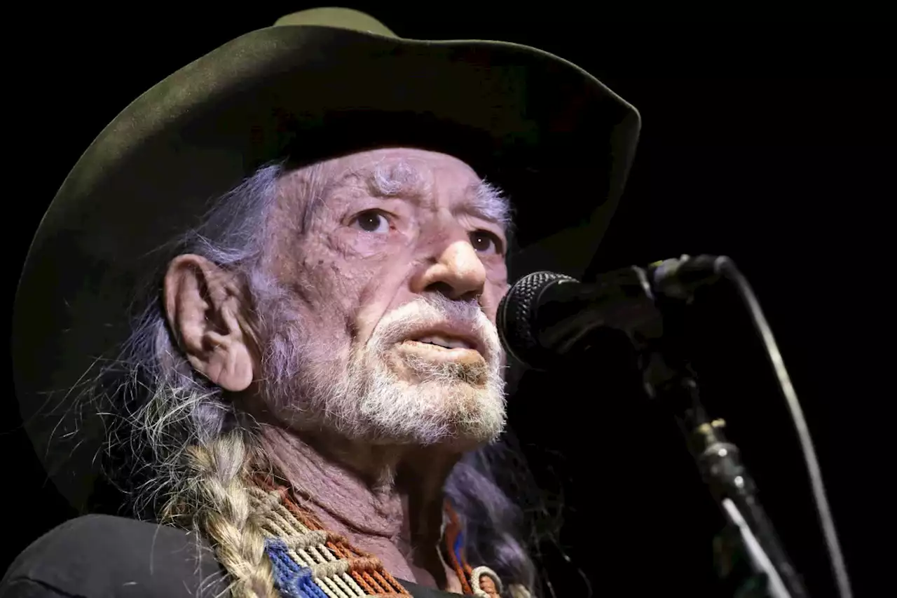 Live updates from the Willie Nelson 90 concert at the Hollywood Bowl, Day 1