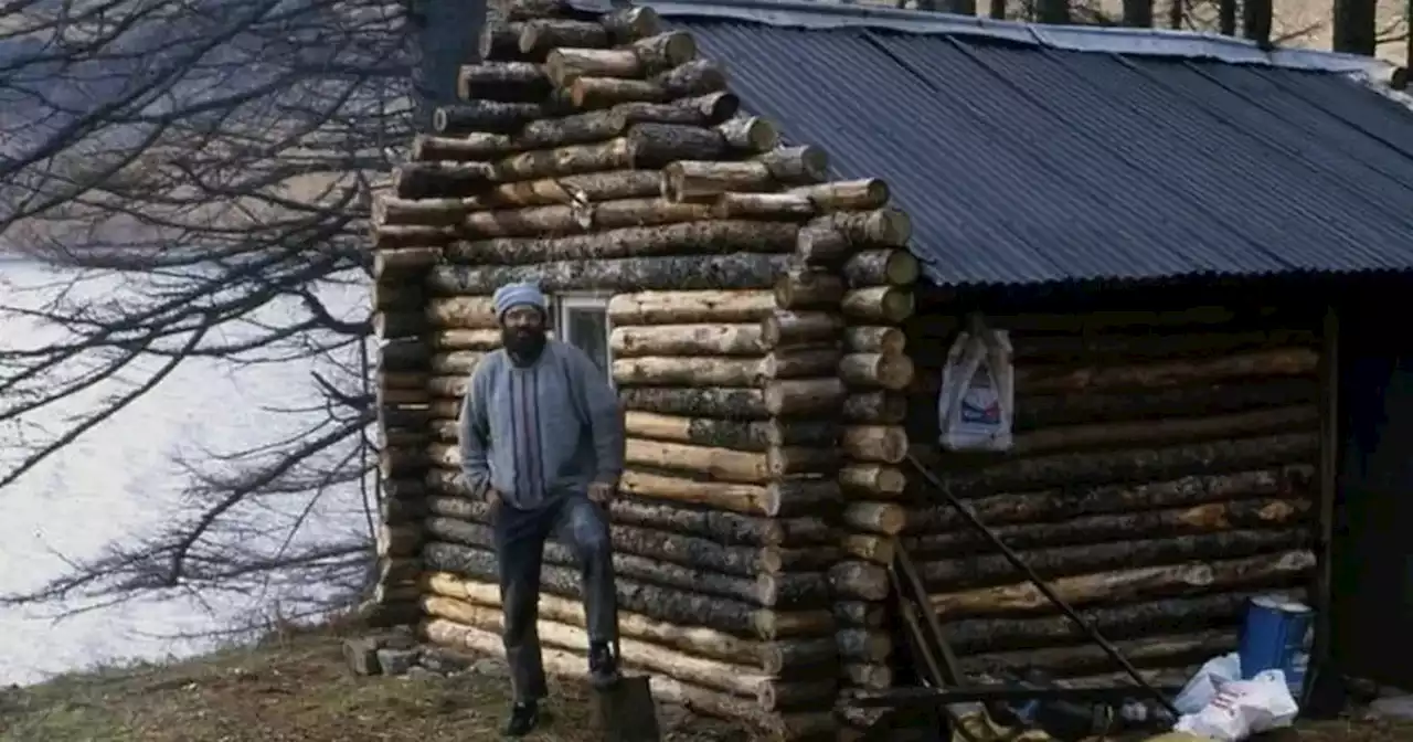 Un episodio violento lo marcó, construyó una cabaña y vive aislado desde hace 40 años | Viral | La Voz del Interior