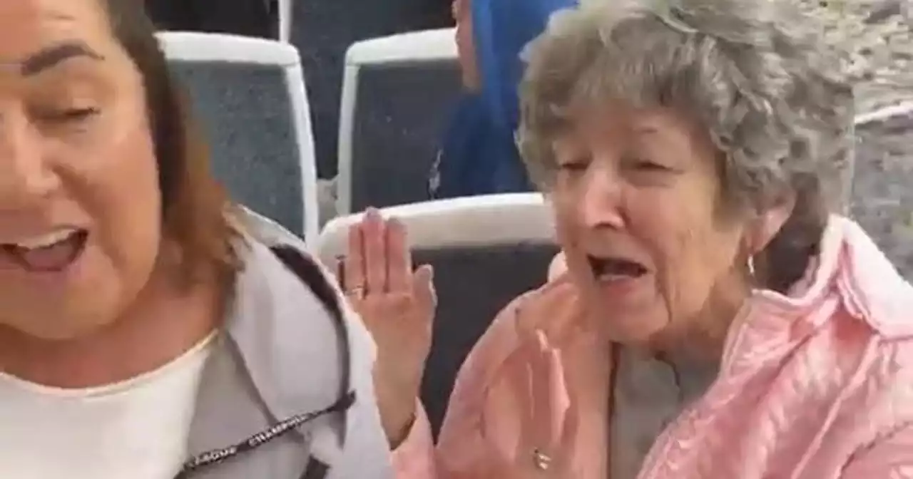 'Heart warming' moment children sing along with elderly woman on Metrolink