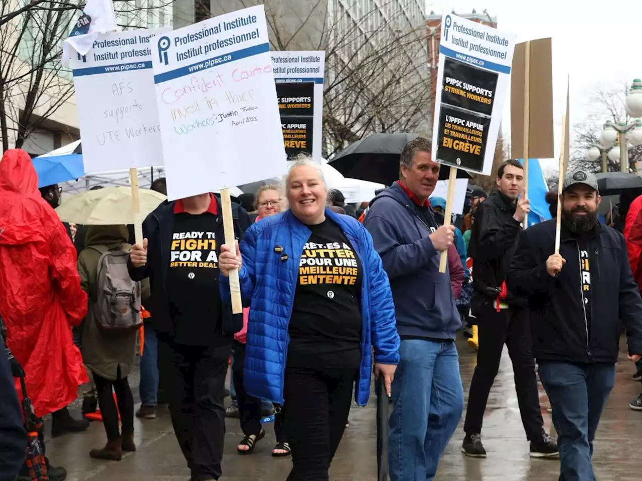 PSAC STRIKE: Union plans to bus in members to Ottawa for rally if deal not reached over the weekend