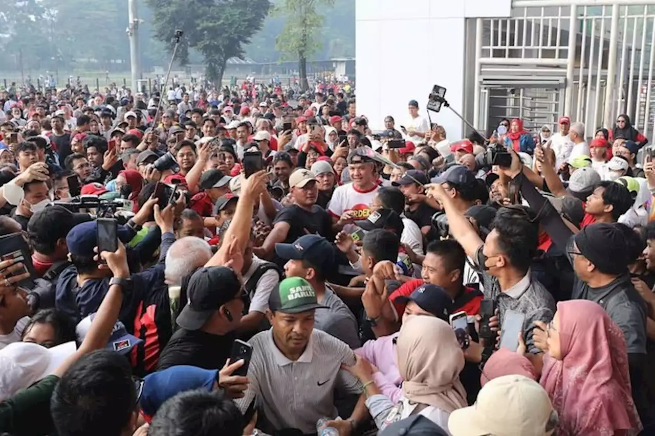 Ganjar Pranowo Diserbu Warga saat Olahraga di GBK: Niatnya Cuma Mau Lari Pagi, Tapi Malah Jadi Seperti Ini