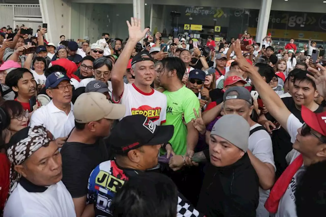 Ganjar Pranowo Jogging di GBK Minggu Pagi, Tagar 'Settingan' Trending di Twitter