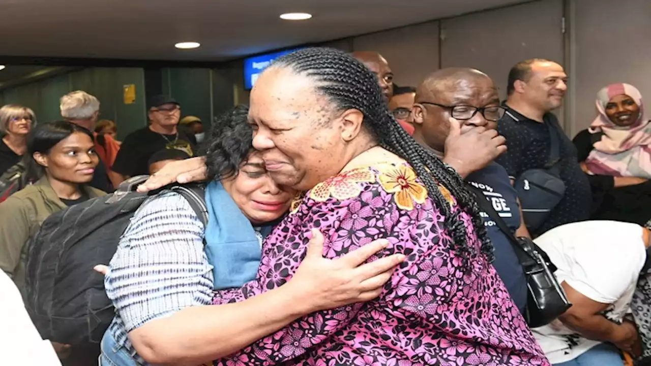 The second group of South Africans return home from Sudan - SABC News