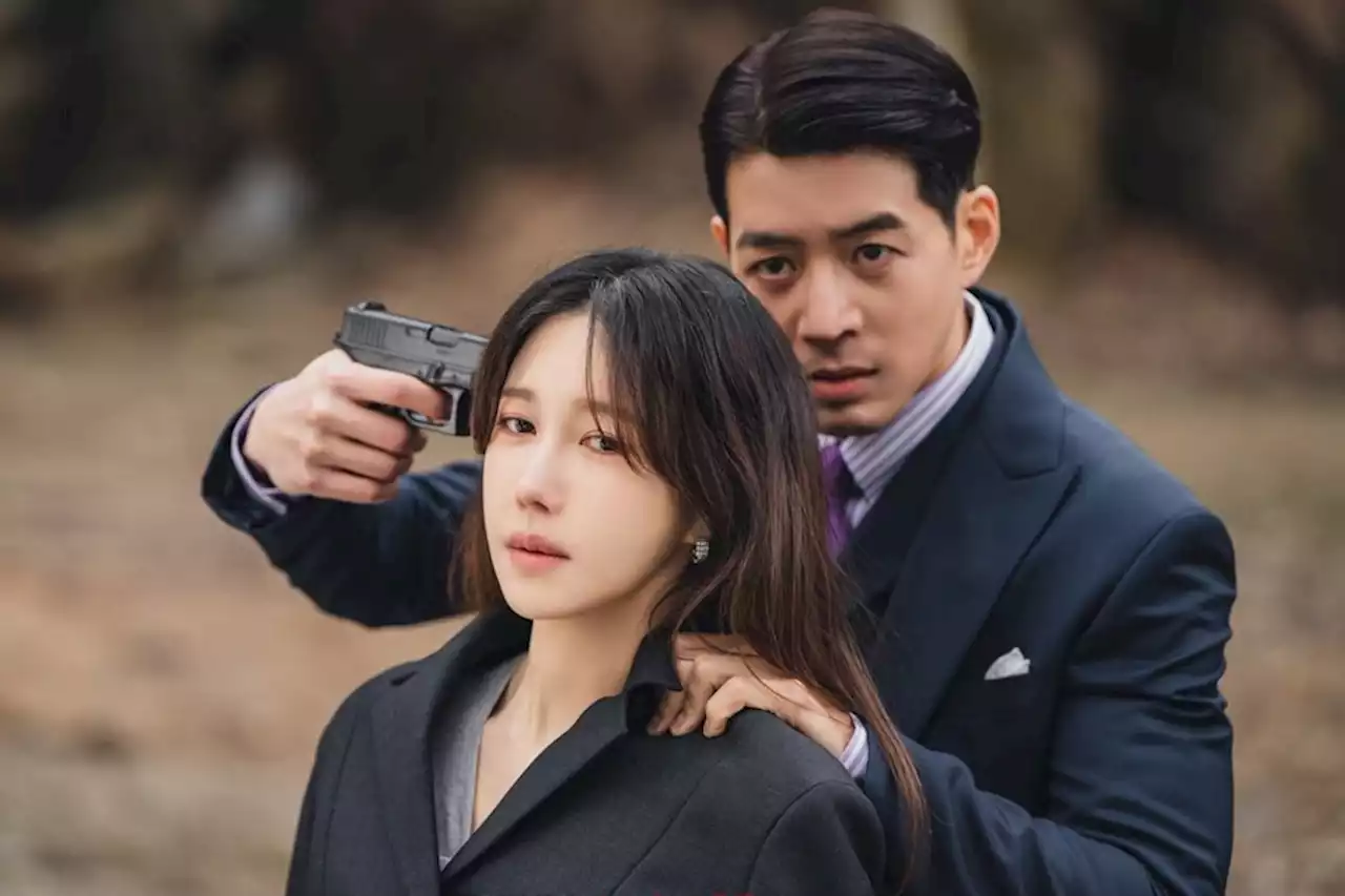 Lee Sang Yoon Holds Lee Ji Ah At Gunpoint In Climactic “Pandora: Beneath The Paradise” Finale