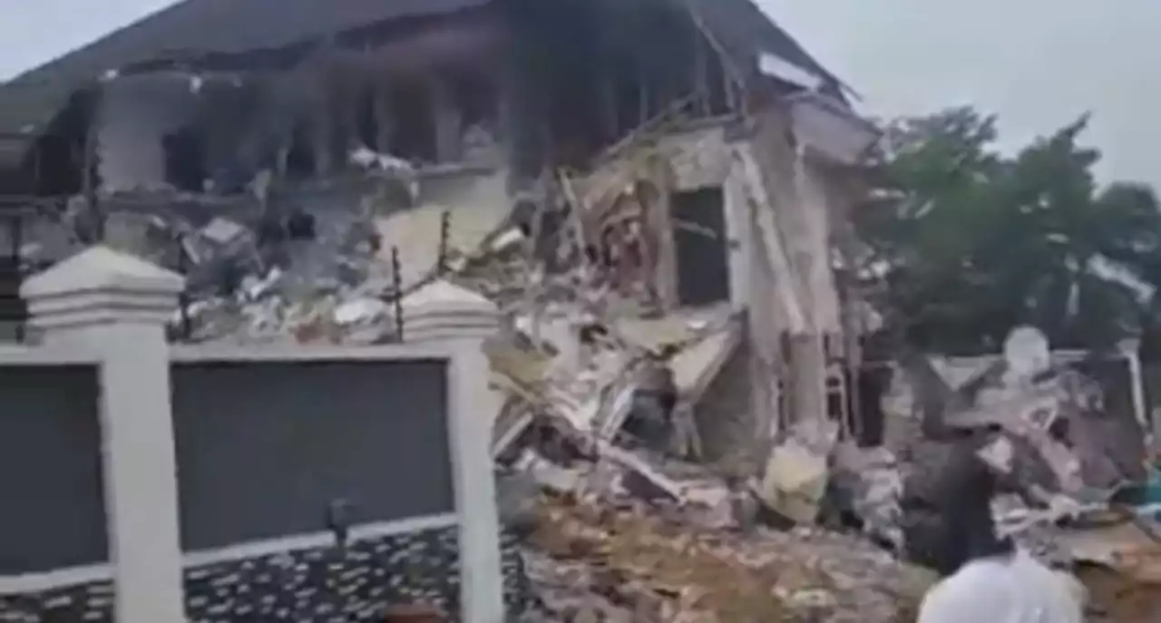 Lagos demolishes 13 houses over 'encroachment' of airport land, 'lack of building permits’ | TheCable