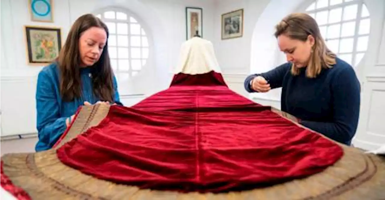 King Charles to use robes worn by George VI at coronation