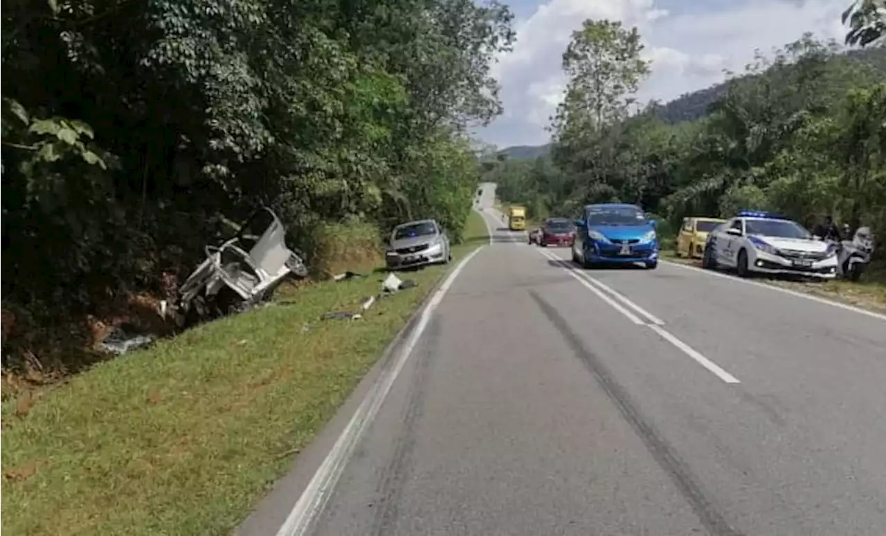 Tiga maut dalam nahas dua buah kenderaan