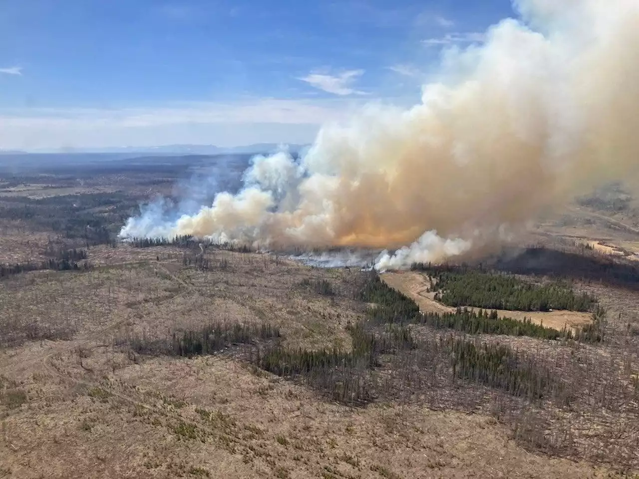 B.C. wildfires: Evacuation alert issued for properties threatened by Lost Valley blaze