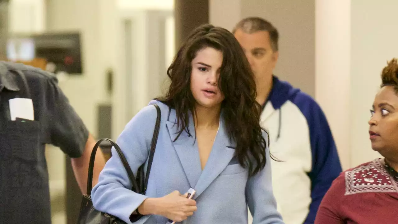 Selena Gomez Shows How to Wear Sweatpants With Class at the Airport