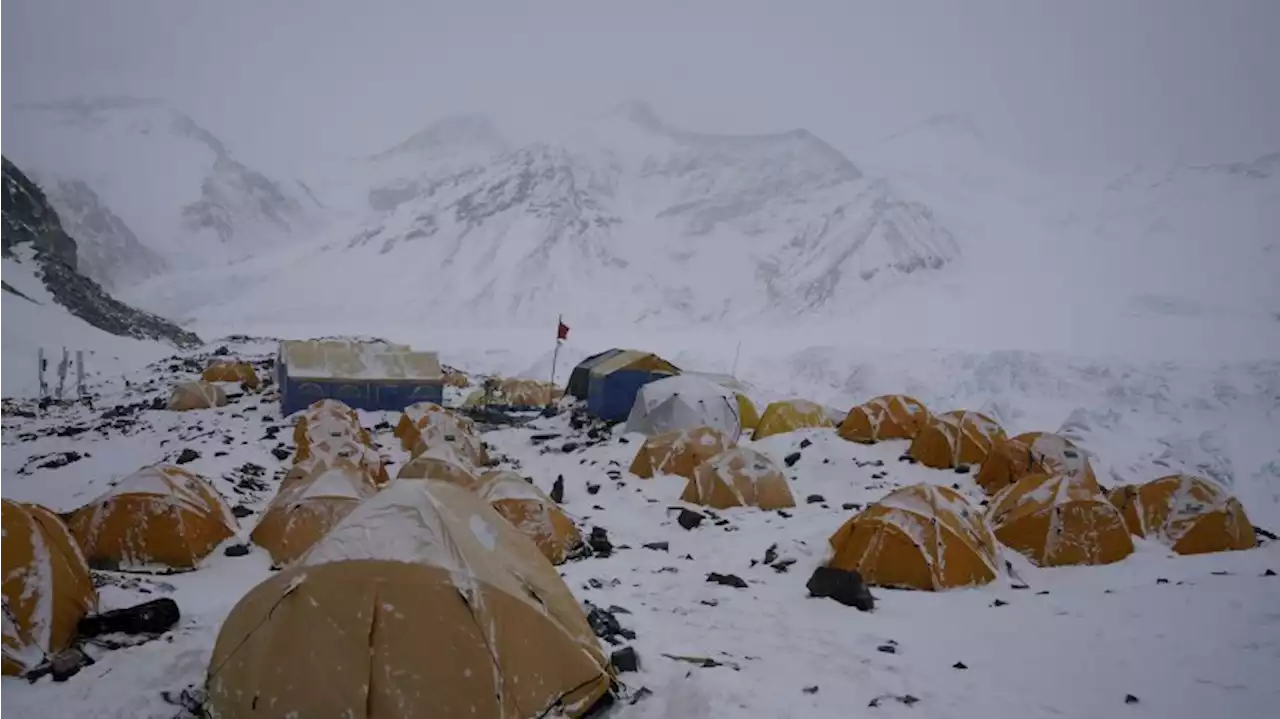 Gepäcktransport auf den Mount Everest verzögert sich