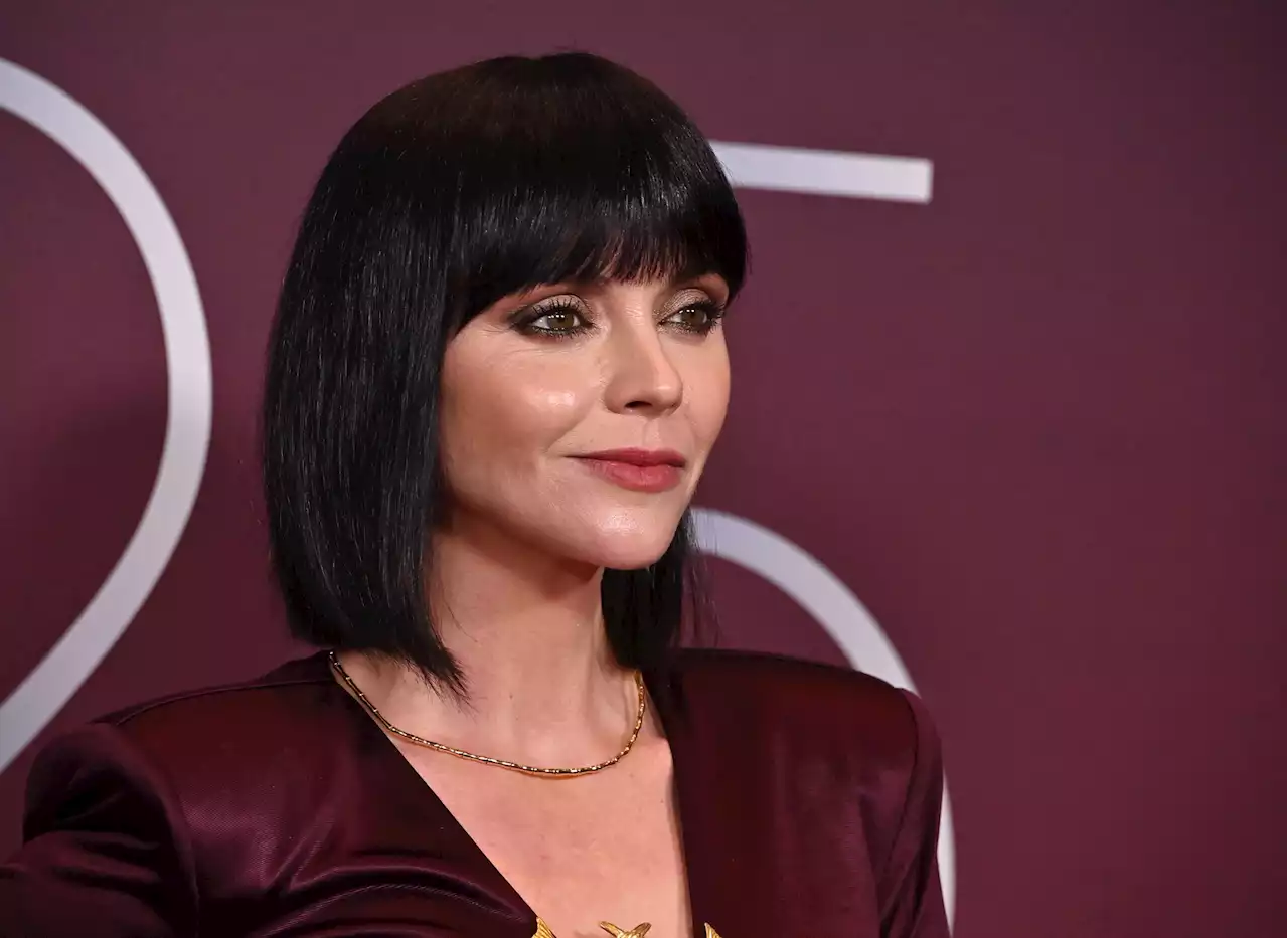 Christina Ricci, 43 ans : glam-chic dans une combinaison sans manche et on adore - Grazia