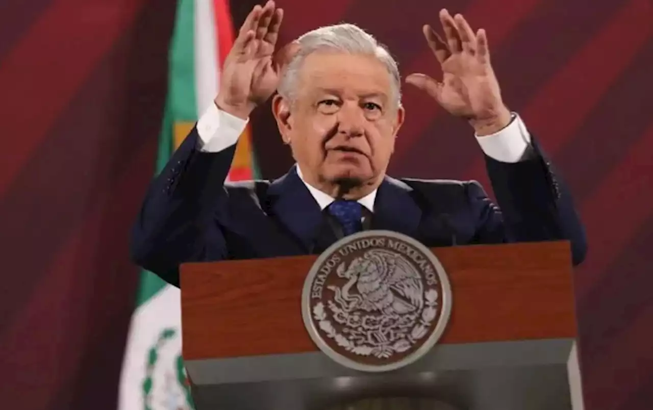 AMLO revisa caso Ayotzinapa con fiscal Gómez Piedra