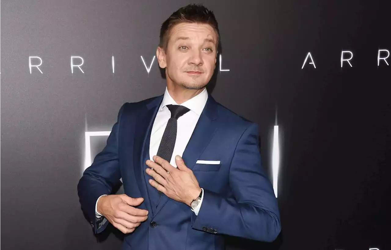 Jeremy Renner marche à nouveau après son accident de chasse-neige