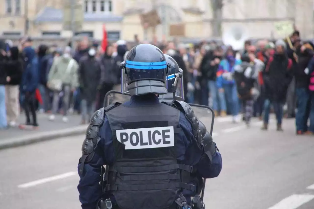 Retraites, Sainte-Soline : pour Gérald Darmanin, 'les policiers sont des boucs émissaires'