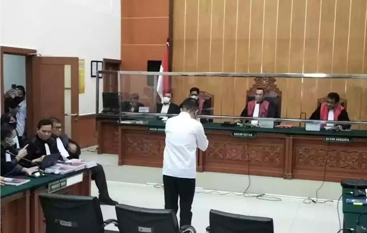 AKBP Dody Prawiranegara Menangis Saat Bacakan Pleidoi