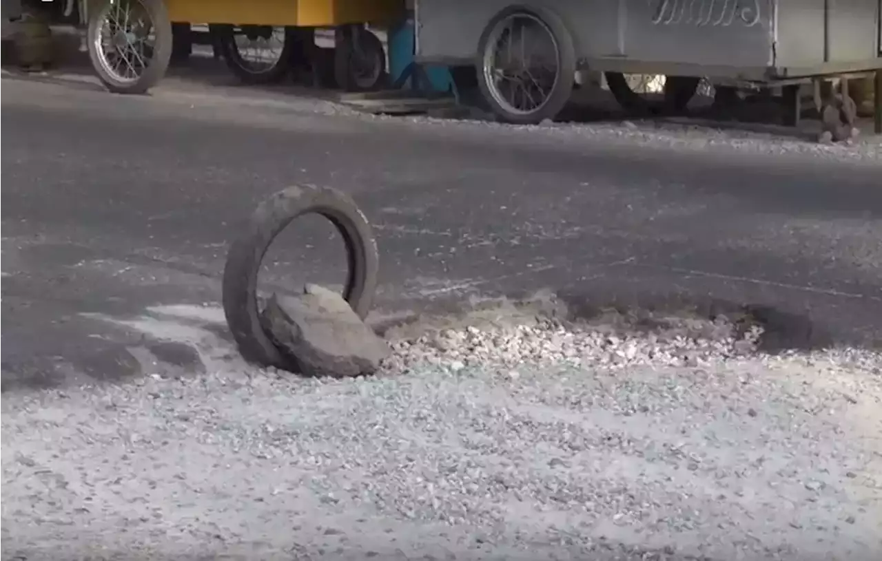 Bekas Penggalian PDAM Ditelantarkan, Lubang Arus Mudik Padang Memakan Korban