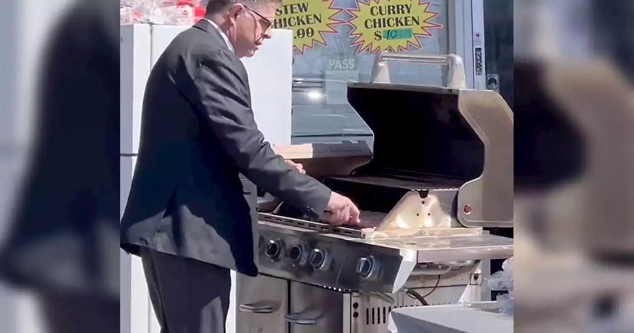 People disgusted over food handling at event to promote Chris Sky as Toronto mayor