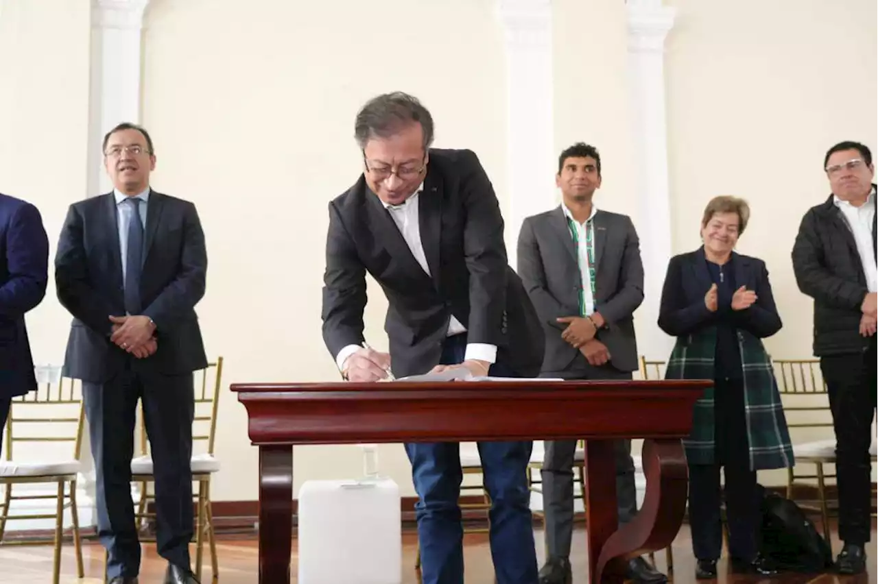 Gobierno firma nuevo plan de austeridad para 2023