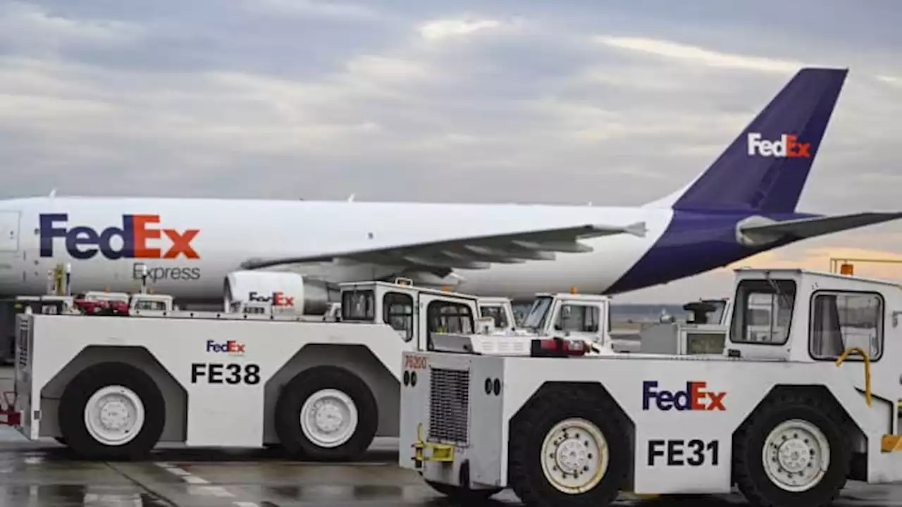 FedEx to consolidate operating divisions into one organization