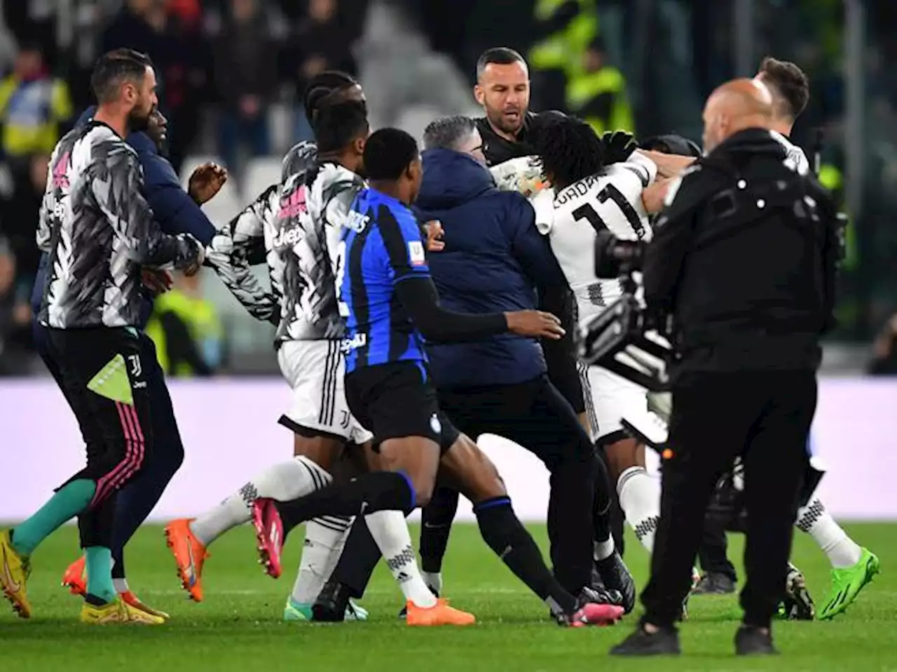 Cori razzisti a Lukaku, baraonda nel tunnel degli spogliatoi: Juve Inter finisce in rissa tra giocatori